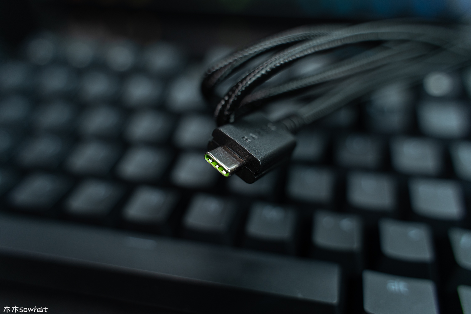 雷蛇键盘猎魂光蛛v2评测,雷蛇pbt键帽适合酷冷的红轴吗