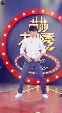 易烊千玺羞红脸,易烊千玺害羞脸红