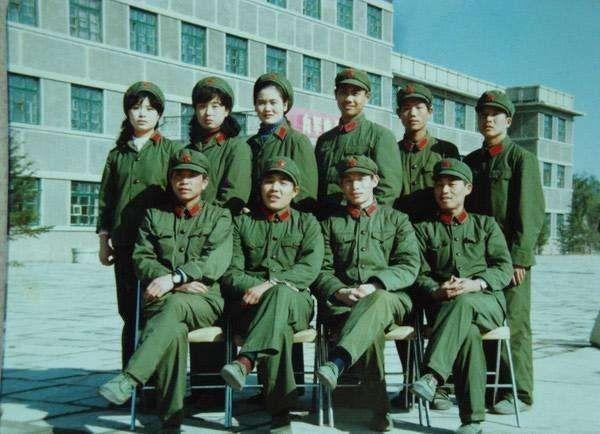 穿军装时为什么不扣领扣子,军装常服为什么用腰带