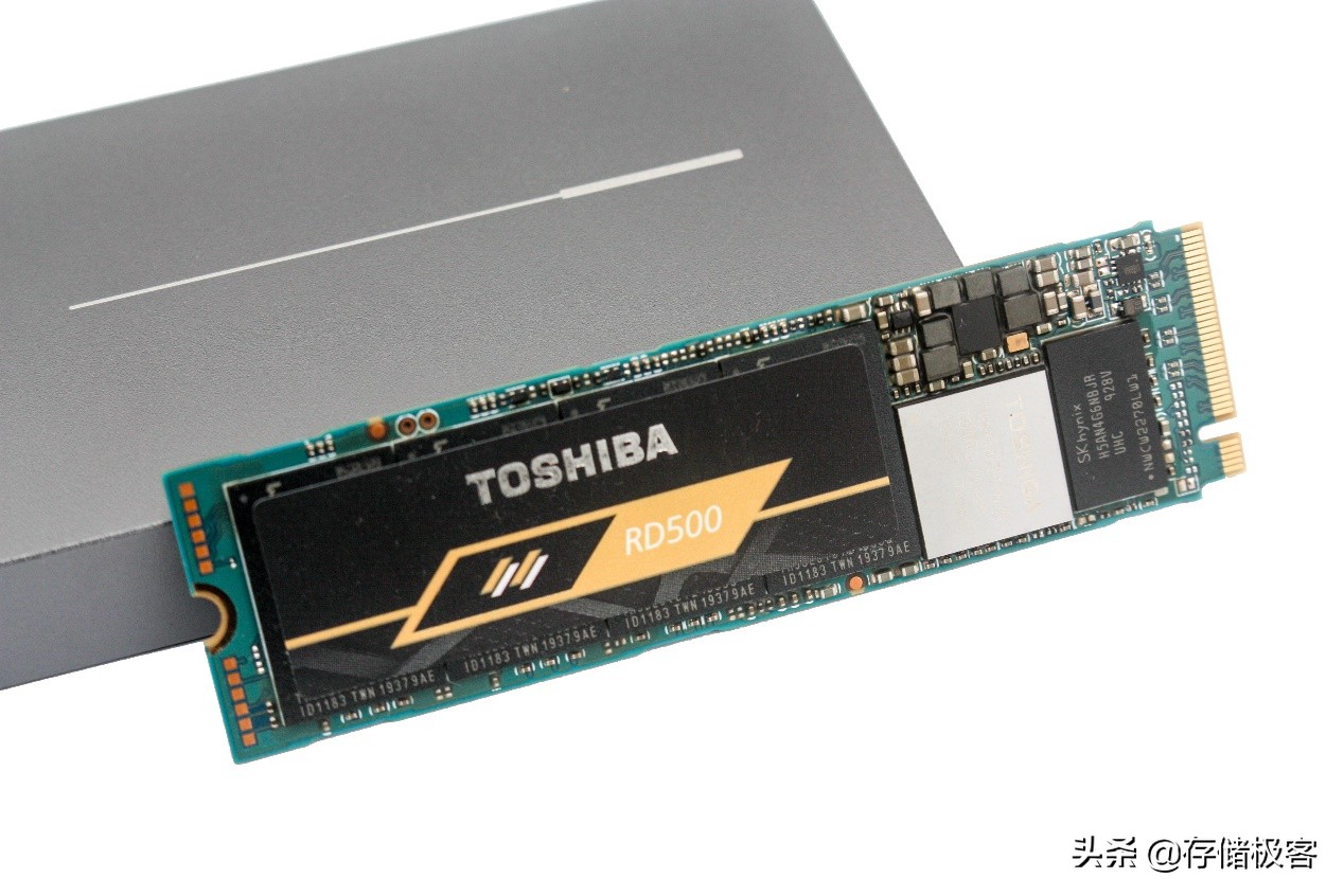 雷电3硬件接口,雷电3高速移动固态硬盘测评