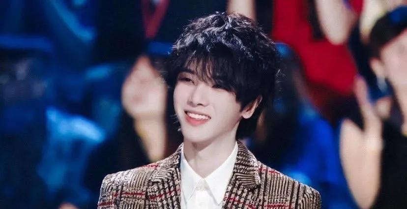 华晨宇被曝出轨整容植发？4个小时后事件反转，但他的人设已崩塌