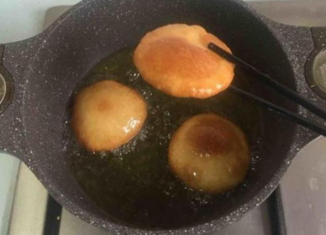 炸糖糕总是开裂是怎么回事,炸糖糕老是炸裂怎么补救