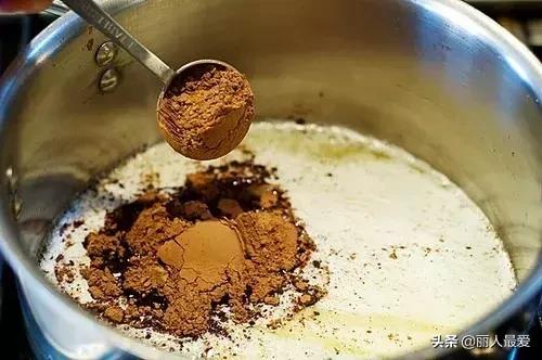 有的女生表面上光鲜亮丽,有的女生表面上白白净净的