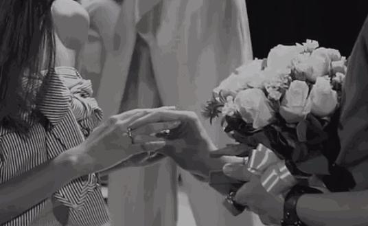 结婚戒指是钻戒还是黄金戒指好,婚戒是金戒指还是钻戒