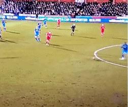 踢球的胖子,足球场上的胖子