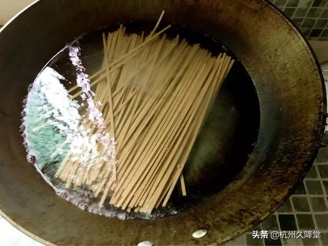 炒青稞面升糖,青稞面苦荞面条
