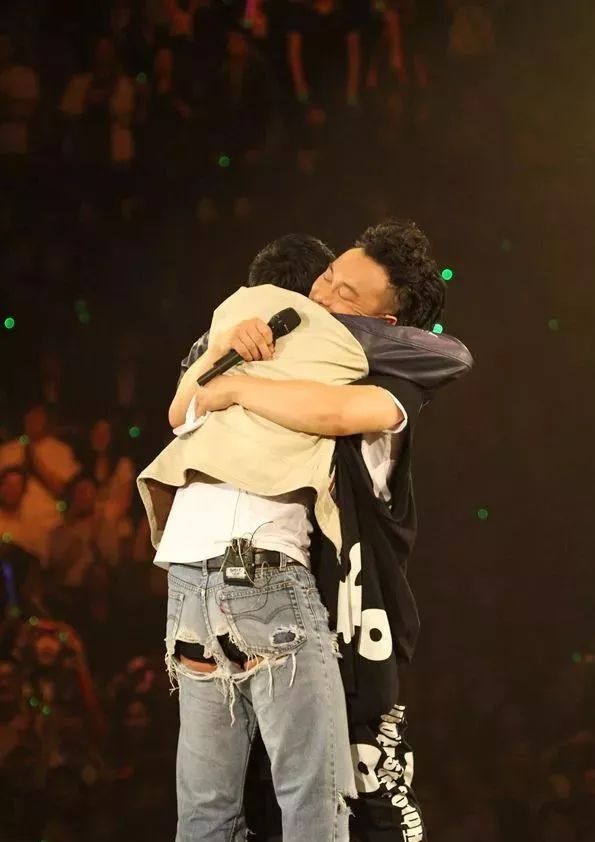 陈奕迅和谢霆锋的歌,陈奕迅比谢霆锋差几岁