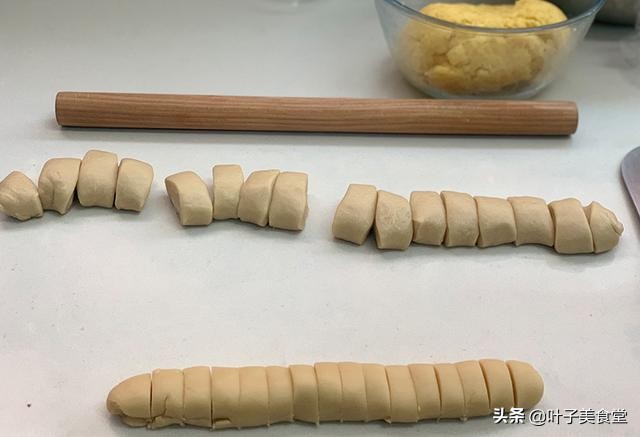 不用烤箱家庭版绿豆酥饼,不用烤箱的绿豆饼制作全过程