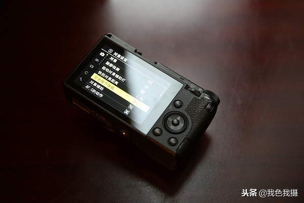 转发骚机社一篇关于理光GRIII上手实测以及以GRII比较