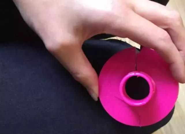 儿童舌头被卡饮料瓶,小孩喝水舌头被卡住了