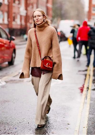 毛衣叠穿衬衫怎么穿更好看,毛衣衬衫叠穿搭配什么裤子