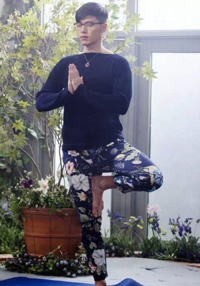 夏天穿什么裤子比较好男士,夏季穿什么裤子男好看