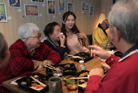 林志玲称为备孕增肥,48岁林志玲高龄产子首露面