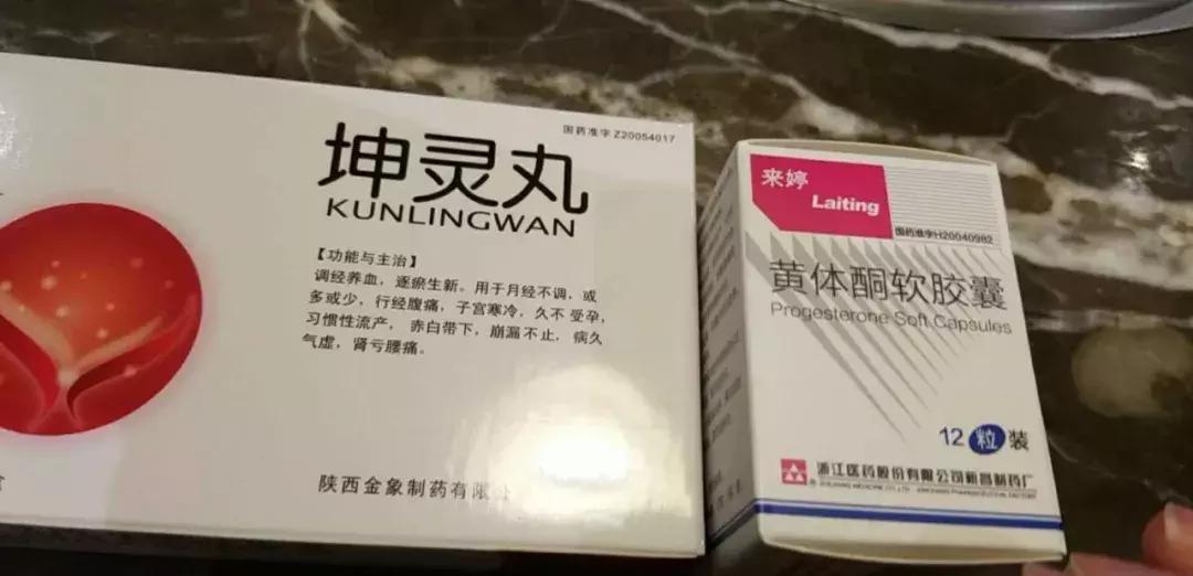 医院门口都有什么人,医院门口一群人