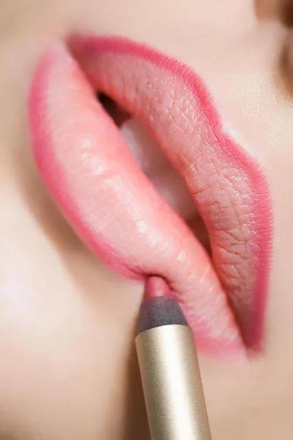 唇线笔,唇线红肿