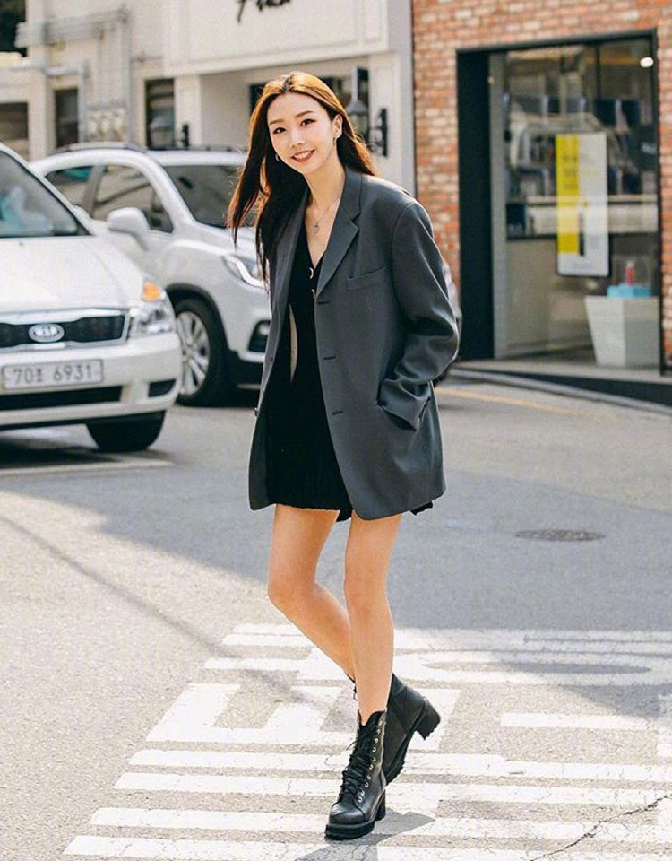 街拍奇装异服完整版,韩国人极简的穿搭风格