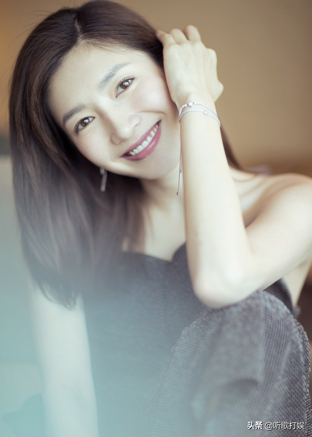 江疏影代言施华洛世奇视频 (江疏影出席施华洛世奇广告)