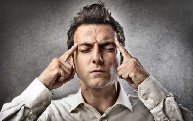 当自己陷入焦虑情绪应该怎么缓解,如何走出焦虑恐惧症