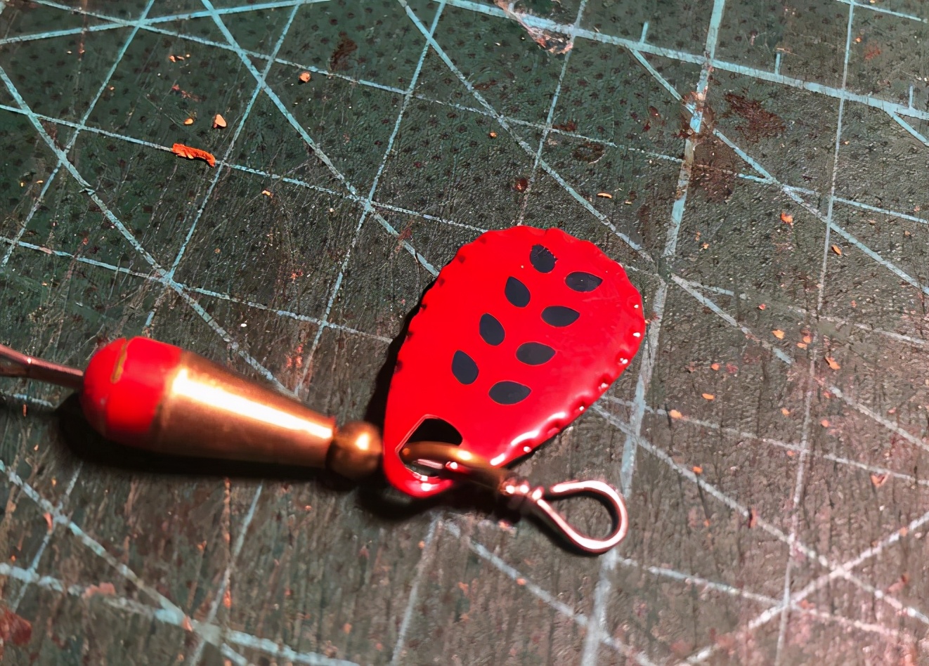 路亚入门级亮片下要不要挂饵,路亚新手钓饵推荐