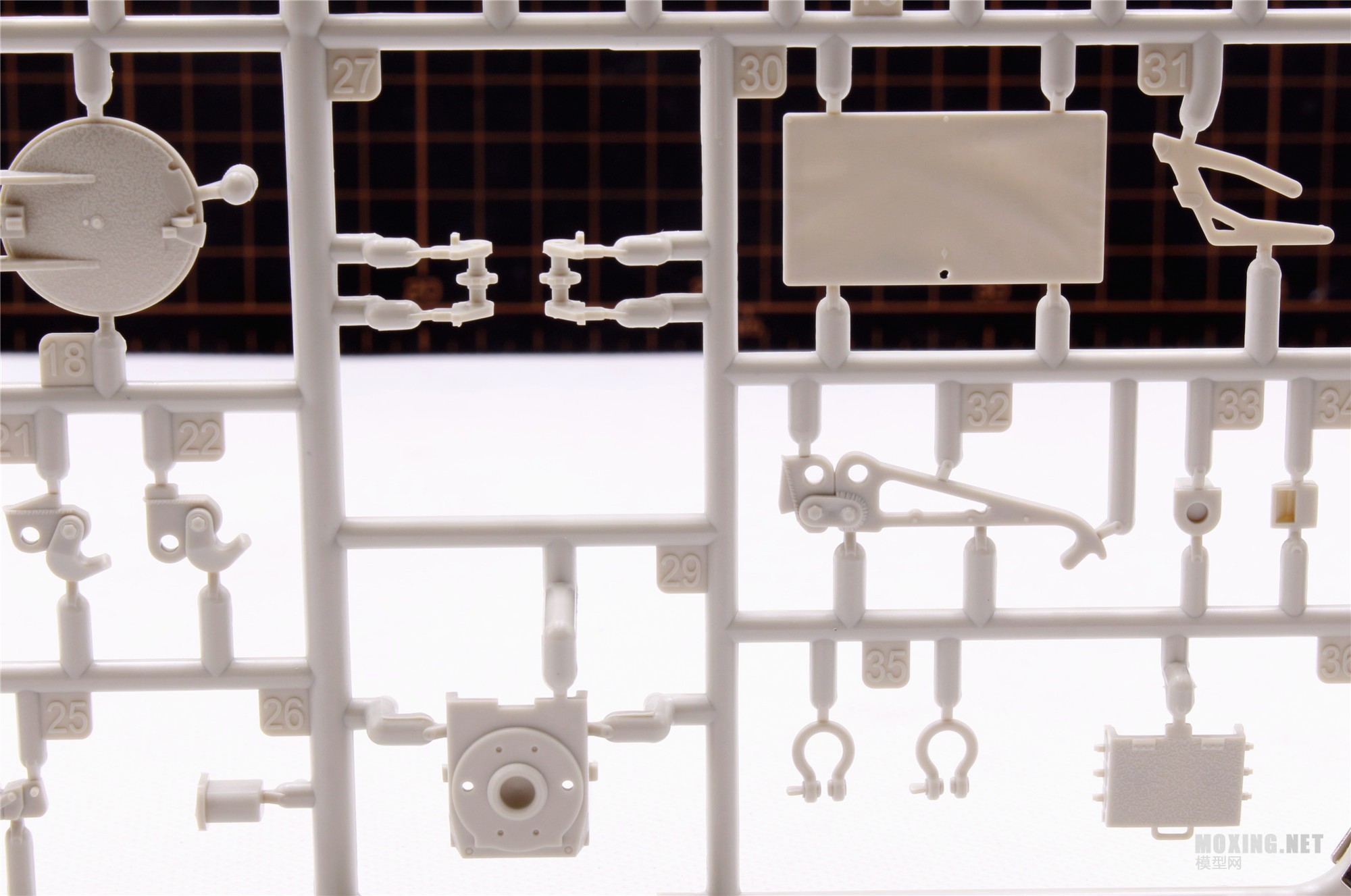 MENG,SS-018-1/35以色列“雌虎”重型装甲运输车-简介与开盒