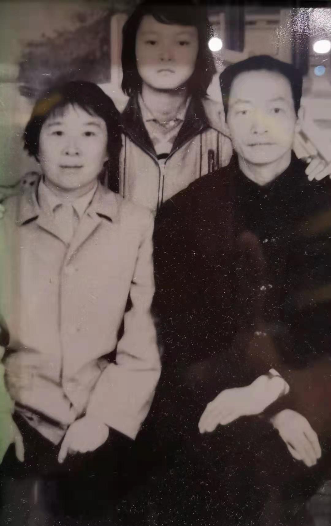 数九寒天,八十岁老夫妇每天凉水洗头擦身,我听后心里发抖