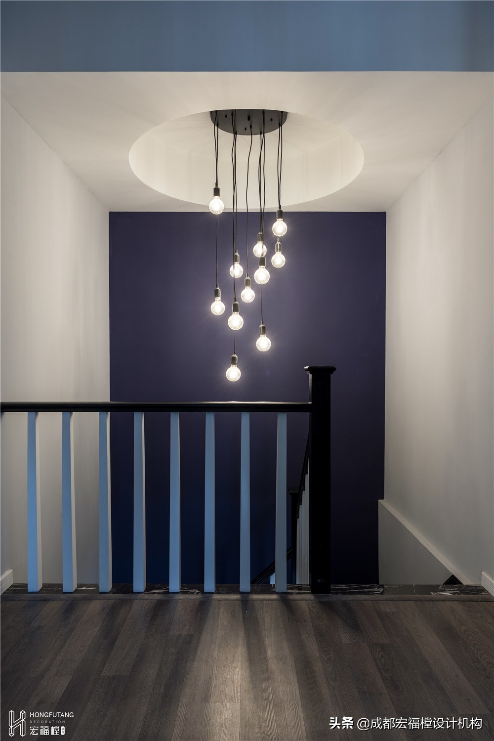 跃层意式极简风背景墙,北欧风电视背景墙小户型