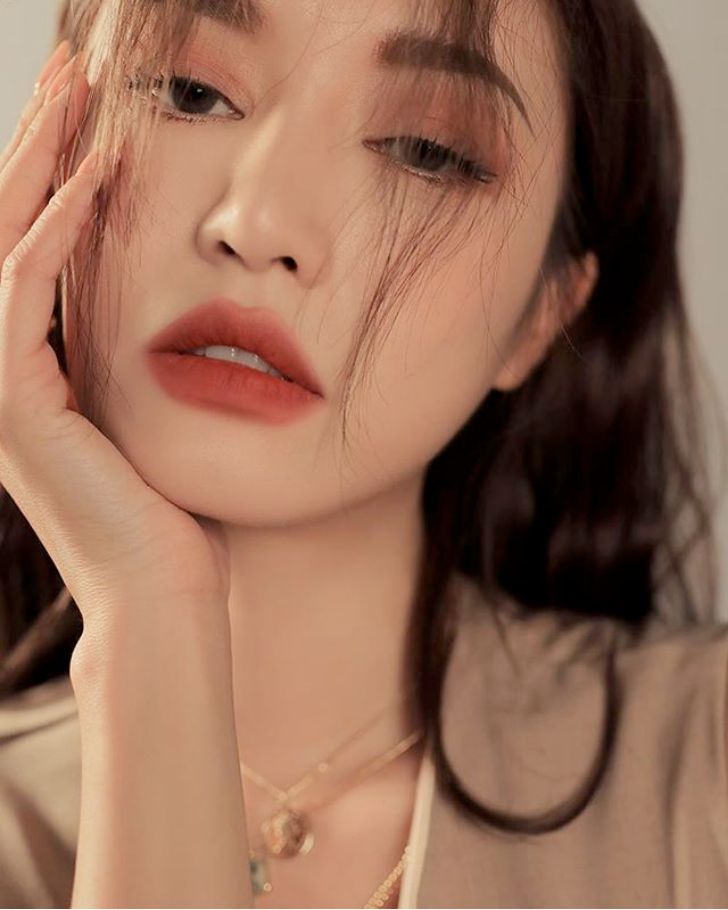 在折腾嘴唇这件事上，大家都一样