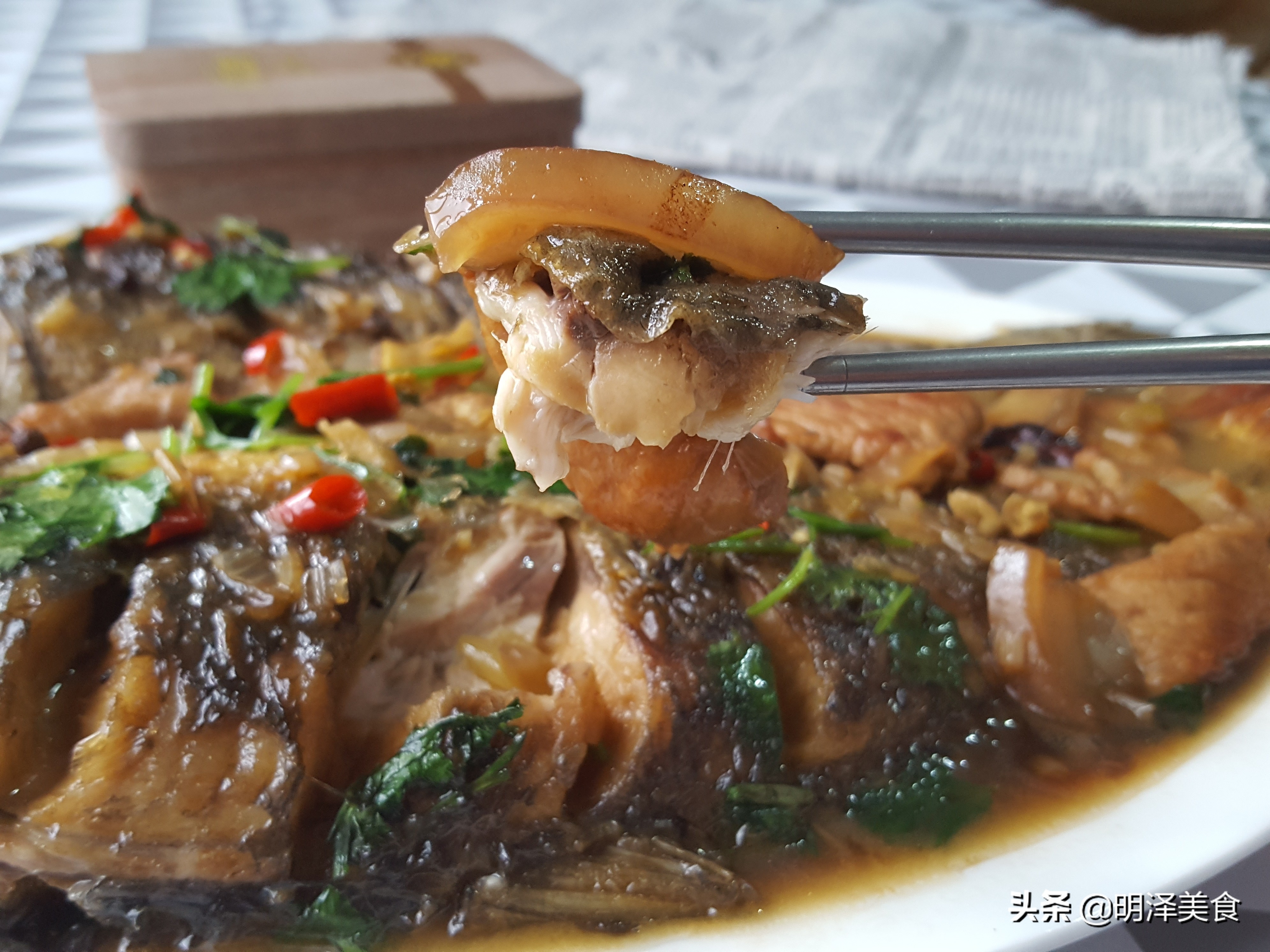 两条鲤鱼多少钱,鲤鱼炖鱼最正宗的做法