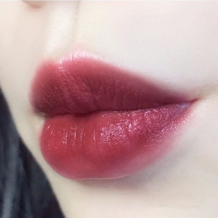 李佳琦推荐，大牌口红最值得购买的豆沙色！你有没有？