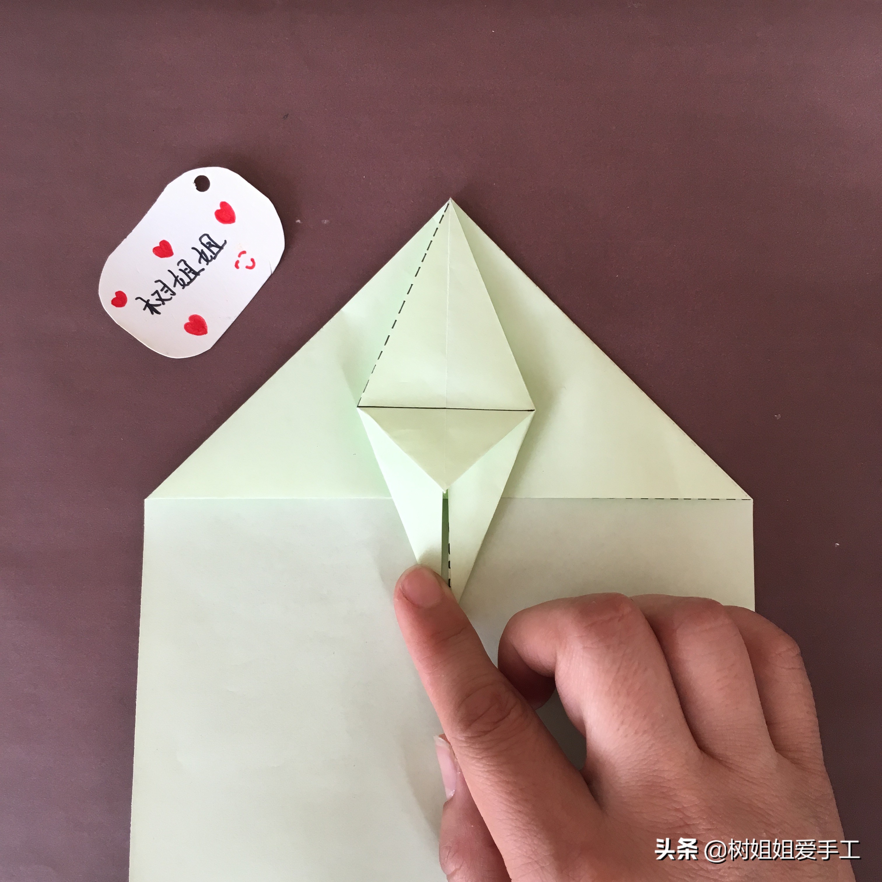 拖尾孔雀的三角插教程,折纸孔雀尾巴怎么折