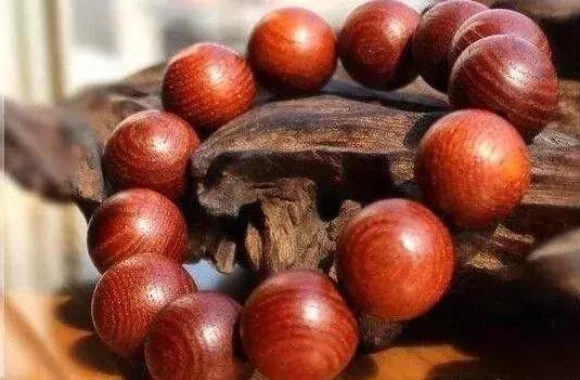 桃木手串最终盘玩效果,桃木手串金丝楠木手串