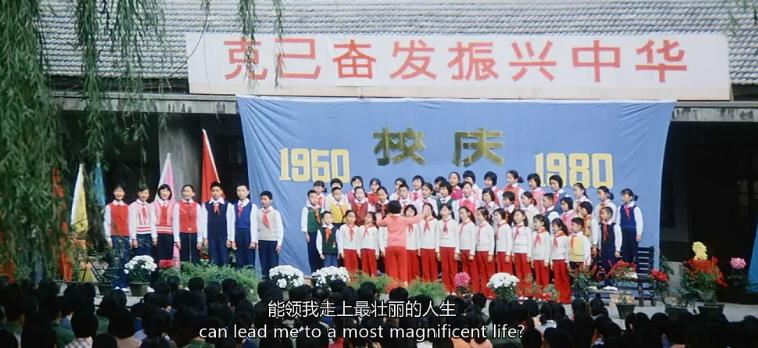 对程蝶衣恩将仇报的小四，27年后已两鬓斑白，但气质依旧如兰