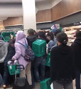 澳洲华人在超市买奶粉被骂,中国人在澳大利亚买奶粉事件