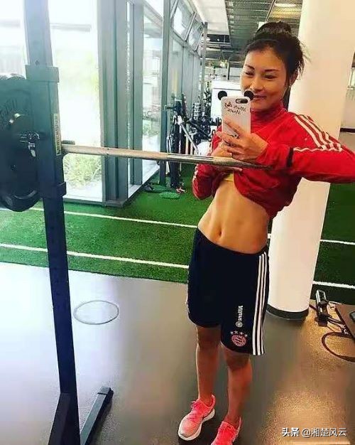 女足队员秀六块腹肌,女足腹肌实力碾压男足