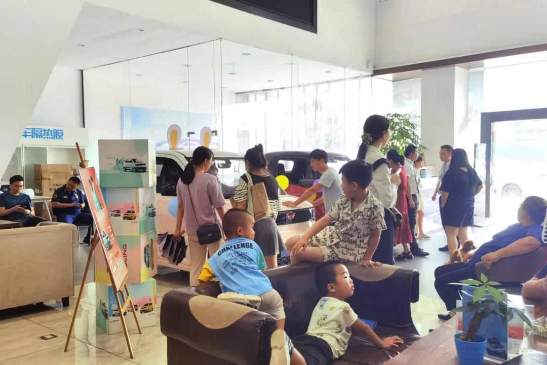 五菱宏光minievgameboy版,五菱宏光minievgameboy版实车