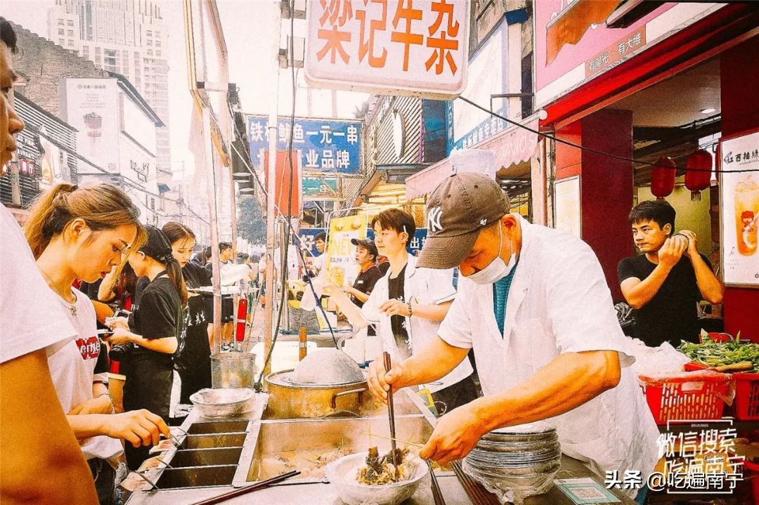 没吃过路边摊的麻辣烫,广西南宁街边老牌牛杂