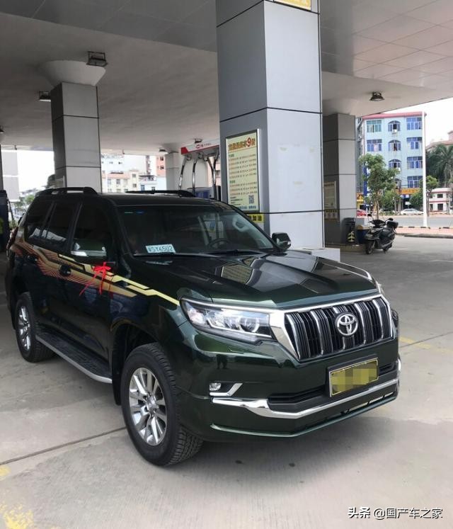 国六普拉多4.0,2021款普拉多3.5五座军绿色