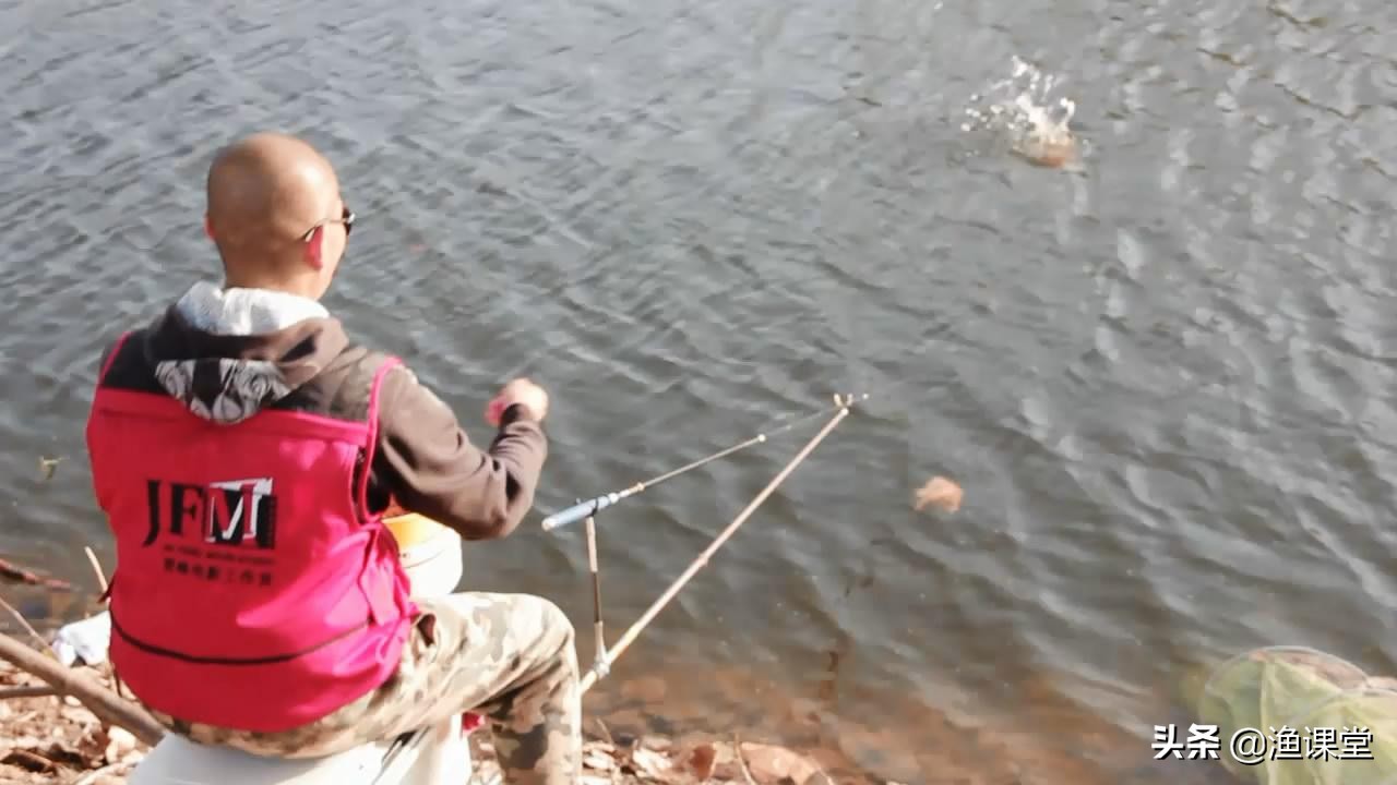 野钓最省钱的打窝方法,野钓快速有效诱鱼