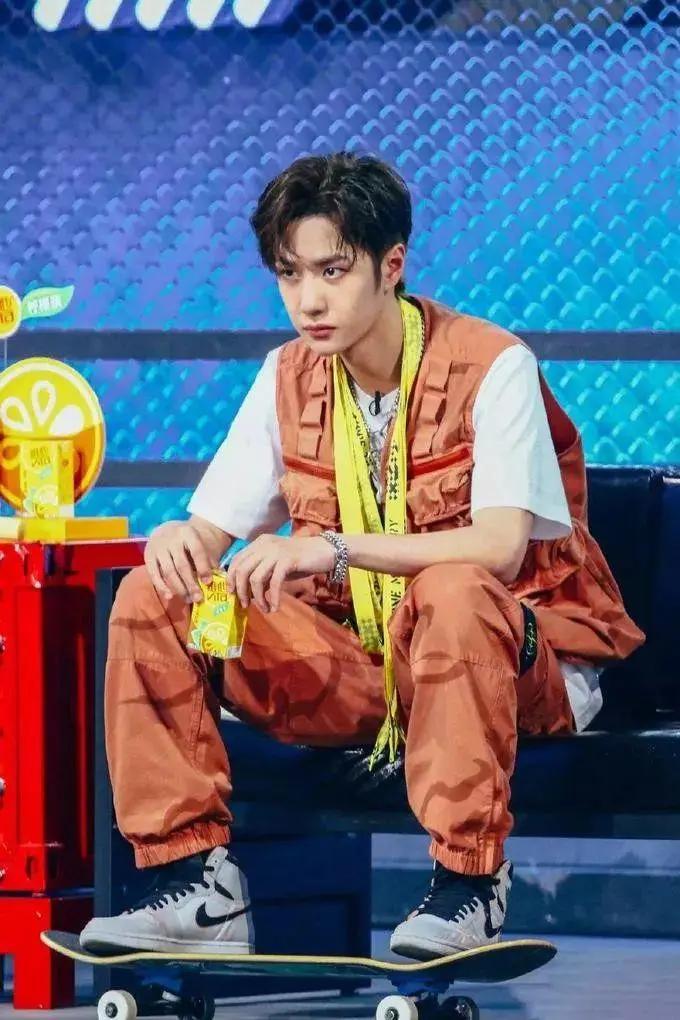 王一博揭露最新“财富密码”！财神爷回归，吴亦凡看了都说顶