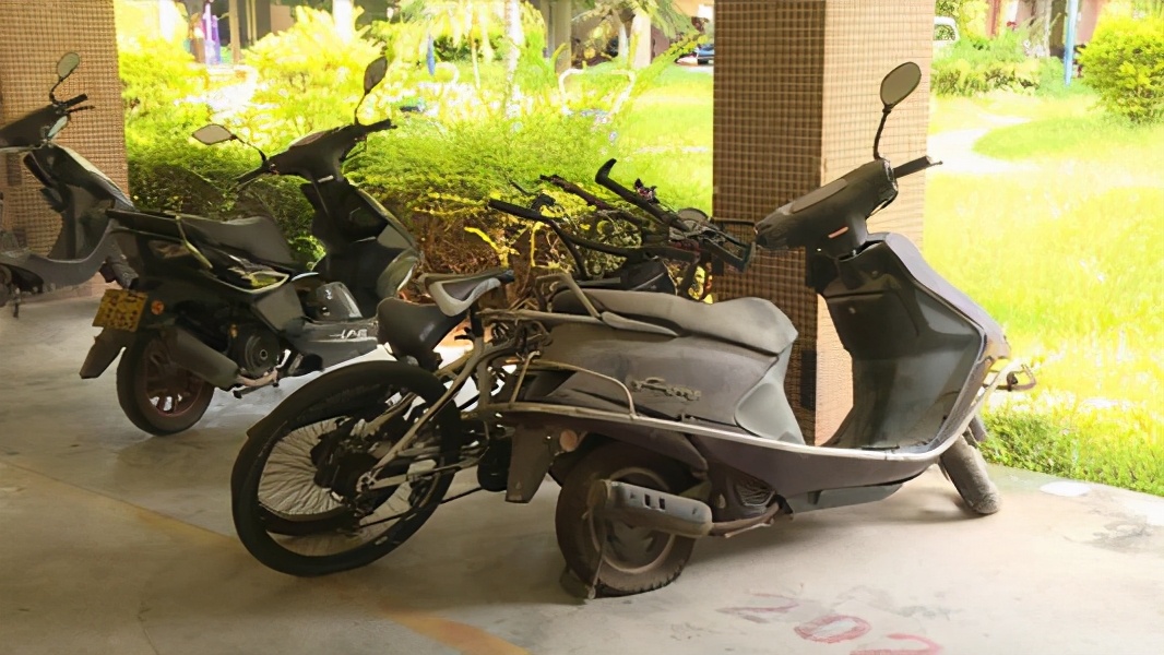 名下有报废摩托车影响出售小车吗,名下有报废摩托车还可以买新车吗