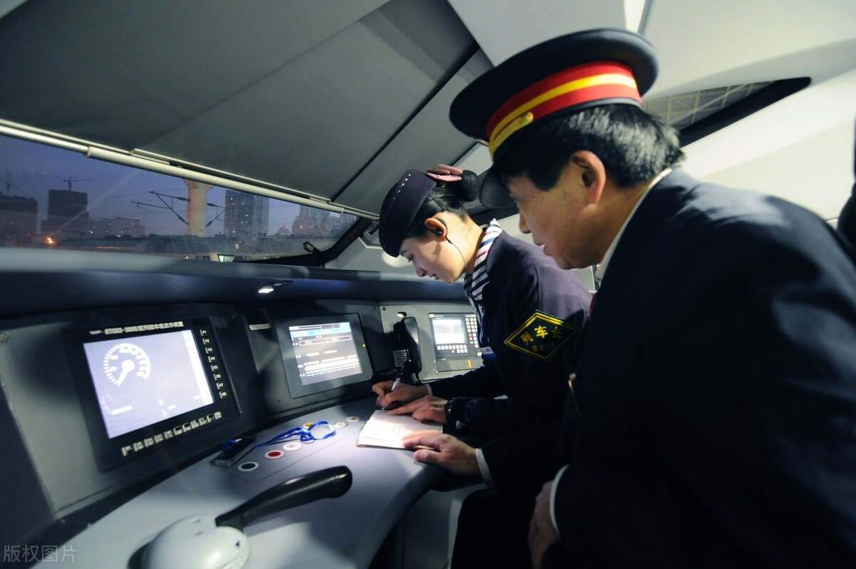 高职专科适合女生报的专业,高职现在学哪些专业好就业