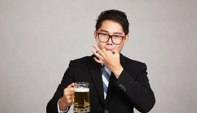 56岁男子深夜脑出血，提醒：这把年纪了，怎么还做这2件事