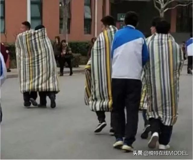 为什么时装秀上的衣服经常奇形怪状？不切实际的衣服到底有何用