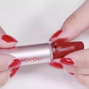 口红折断了最快修复方法,口红断裂自己修复方法