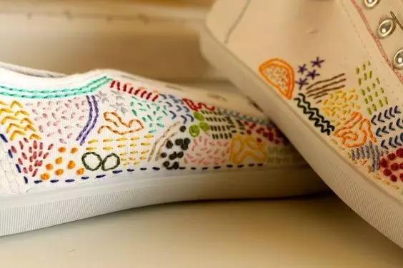 小白鞋怎么改好看,小白鞋变颜色教程