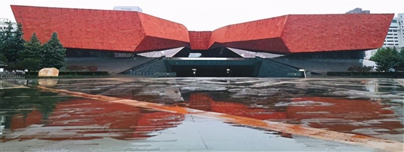 初心闪耀英雄城感恩奋进新时代,以热血和忠诚铸就英雄城市