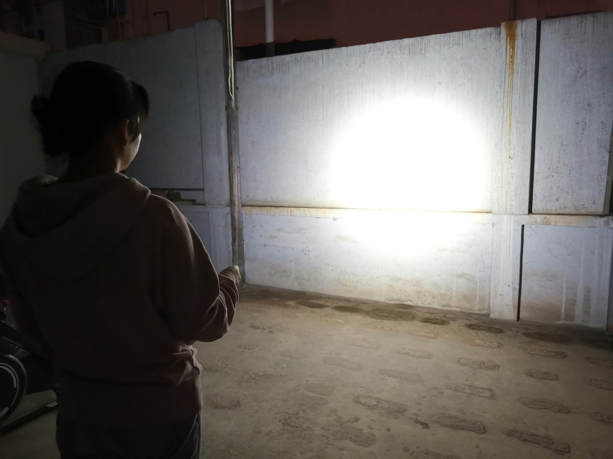 baton手电筒测评,傲雷baton3强光手电体验