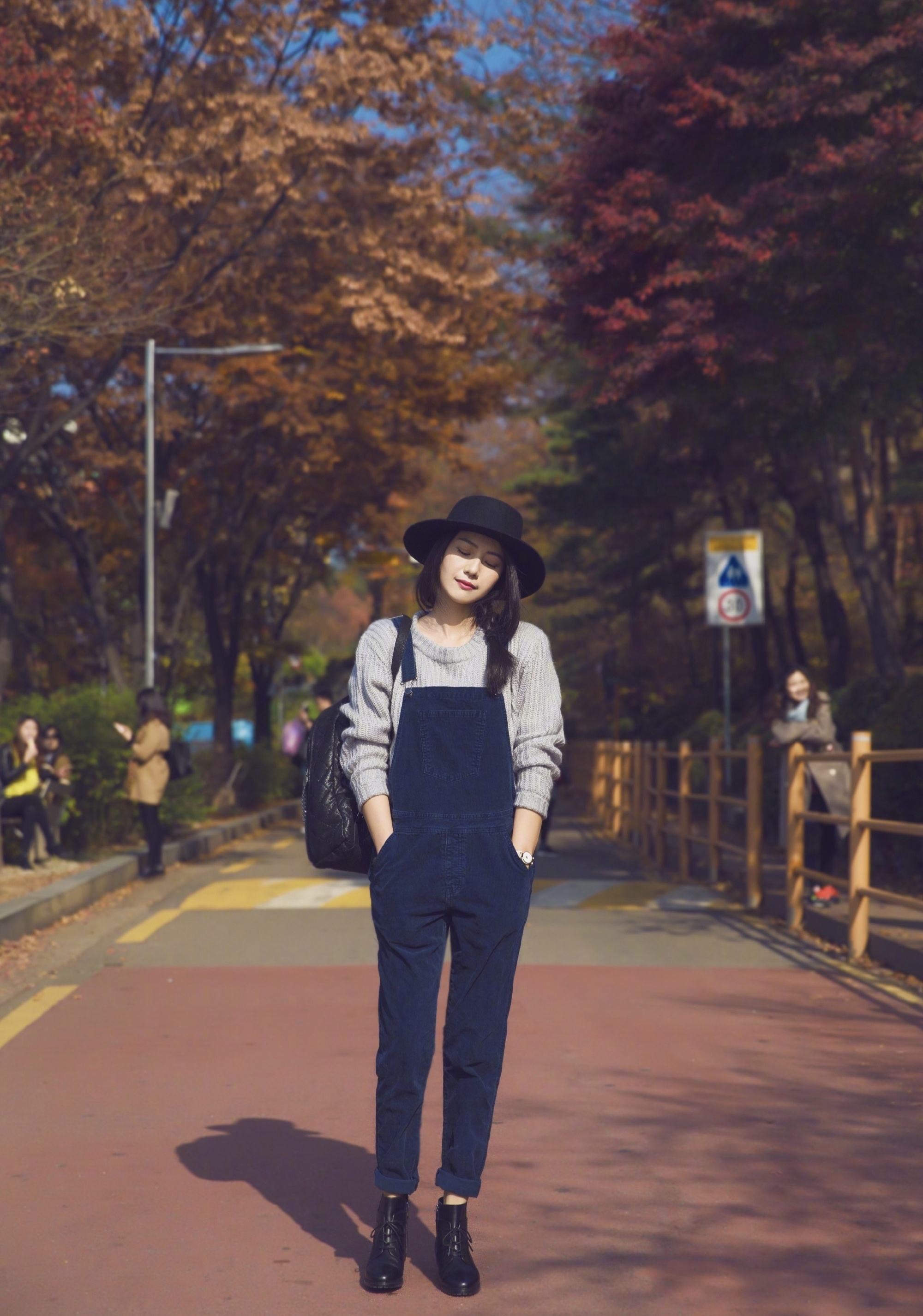 高圆圆红色蕾丝吊带裙,高圆圆穿红色小碎花短裙