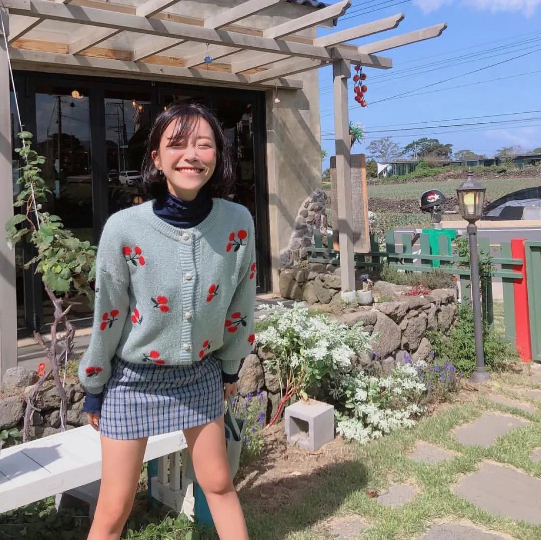 开春必穿奶奶衫出门美美美,奶奶衫连衣裙这样穿时髦炸了