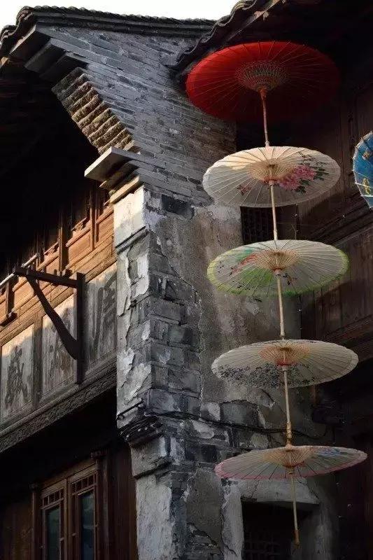 美丽的油纸伞江南水乡独特的风韵,撑一把油纸伞感受一种朦胧的美